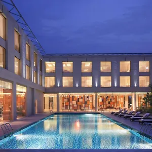 Hotel Courtyard By Marriott Kochi Airport *****